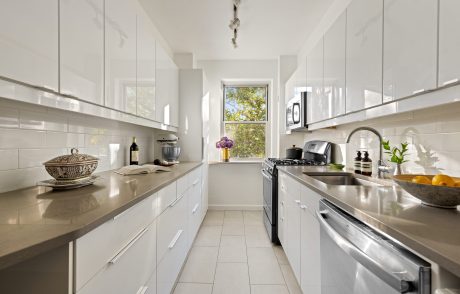 550 Grand St, G3E